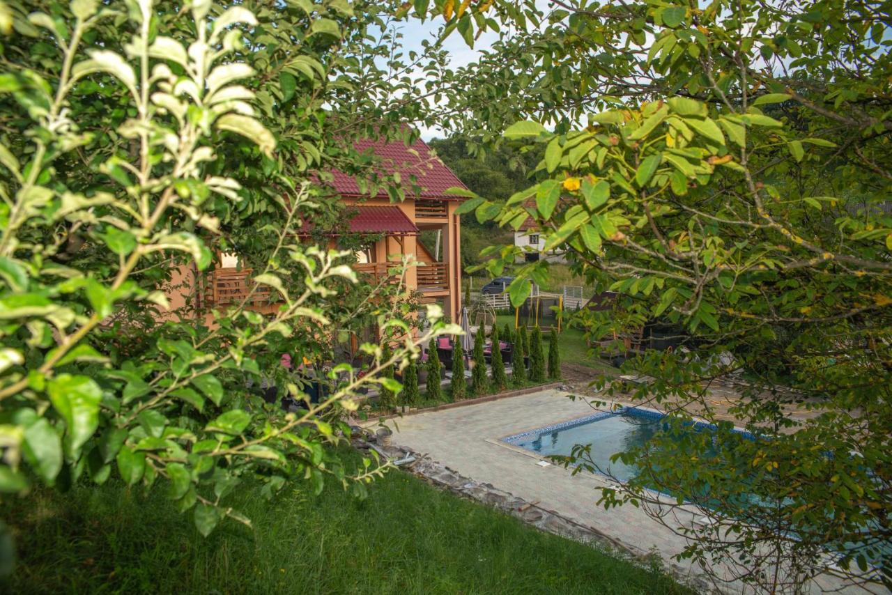 Купецький Двір Hotel Mizhhirya  Екстериор снимка