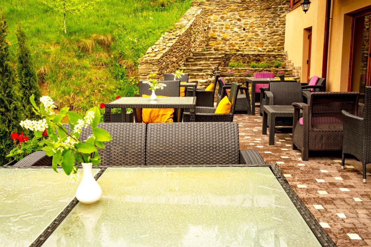 Купецький Двір Hotel Mizhhirya  Екстериор снимка